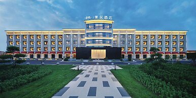 Radisson RED Beijing Universal Resort