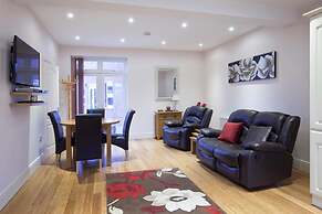 Sapphire - Spacious Apartment Near the Sea