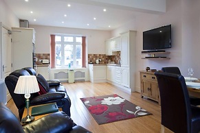 Sapphire - Spacious Apartment Near the Sea