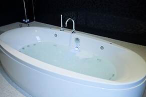 Sapphire - Spacious Apartment Near the Sea