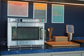 GO Hotel Sriracha at Central Si Racha