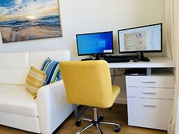 Waikiki Banyan-Free Parking-Free WI-FI