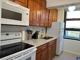 Waikiki Banyan-Free Parking-Free WI-FI