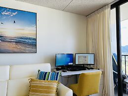 Waikiki Banyan-Free Parking-Free WI-FI