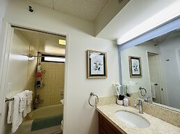 Waikiki Banyan-Free Parking-Free WI-FI