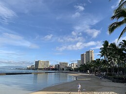 Waikiki Banyan-Free Parking-Free WI-FI