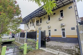 Capital O 90709 Djati Guest House