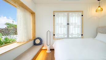 Jeju Nuecurry Pension