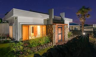 Jeju Nuecurry Pension