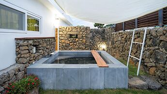 Jeju Nuecurry Pension