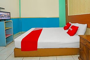 OYO 92469 Hotel Sahabat