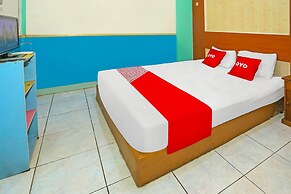 OYO 92469 Hotel Sahabat