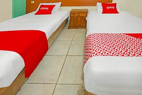 OYO 92469 Hotel Sahabat
