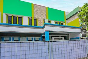 OYO 92469 Hotel Sahabat