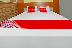 OYO 92469 Hotel Sahabat