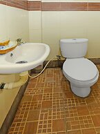 OYO 92469 Hotel Sahabat