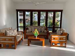 Spacious Stand-alone 2-bed Villa in Galle
