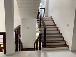 Spacious Stand-alone 2-bed Villa in Galle