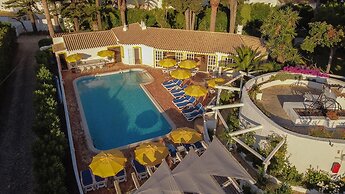 1 Bed House - Sleeps 2 - Pool - Parking - Wifi
