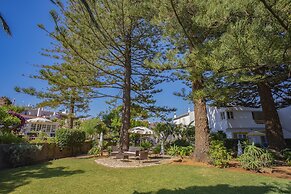 1 Bed House - Sleeps 2 - Pool - Parking - Wifi