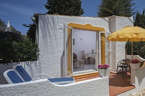 1 Bed House - Sleeps 2 - Pool - Parking - Wifi