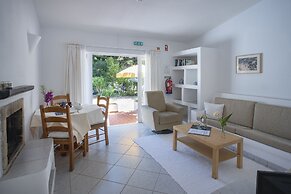 1 Bed House - Sleeps 2 - Pool - Parking - Wifi