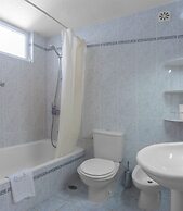 1 Bed House - Sleeps 2 - Pool - Parking - Wifi