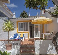 1 Bed House - Sleeps 2 - Pool - Parking - Wifi