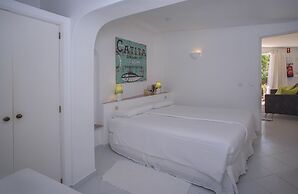 1 Bed House - Sleeps 2 - Pool - Parking - Wifi