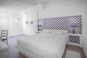 1 Bed House - Sleeps 2 - Pool - Parking - Wifi