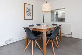 Spacious & Welcoming 4BD House - Kennington