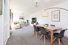 Spacious & Welcoming 4BD House - Kennington