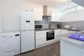 Spacious & Welcoming 4BD House - Kennington