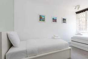 Spacious & Welcoming 4BD House - Kennington