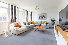 Spacious & Welcoming 4BD House - Kennington