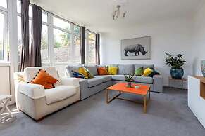 Spacious & Welcoming 4BD House - Kennington
