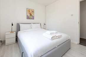 Spacious & Welcoming 4BD House - Kennington