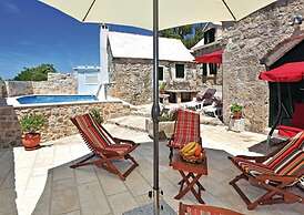 Mari 1 - With Pool - H