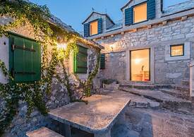 Mari 1 - With Pool - H