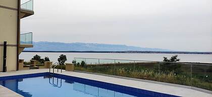 Dragi - With Pool - A4