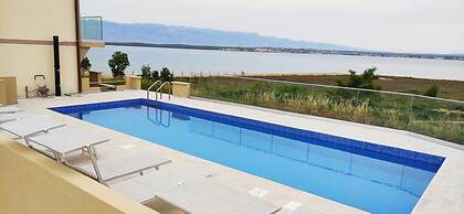 Dragi - With Pool - A4