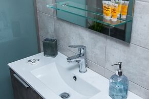 Spacious 2 level Brand New apt GTD3194