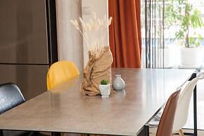 Spacious 2 level Brand New apt GTD3194