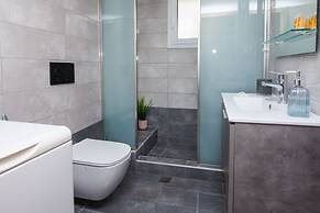 Spacious 2 level Brand New apt GTD3194