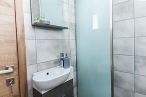 Spacious 2 level Brand New apt GTD3194