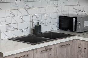 Spacious 2 level Brand New apt GTD3194