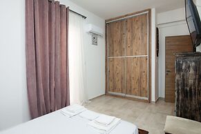 Spacious 2 level Brand New apt GTD3194