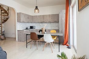 Spacious 2 level Brand New apt GTD3194