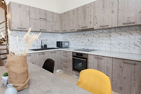 Spacious 2 level Brand New apt GTD3194