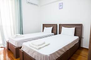 Spacious 2 level Brand New apt GTD3194